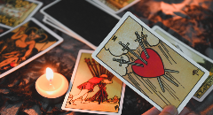 Comment purifier et charger vos cartes de tarot