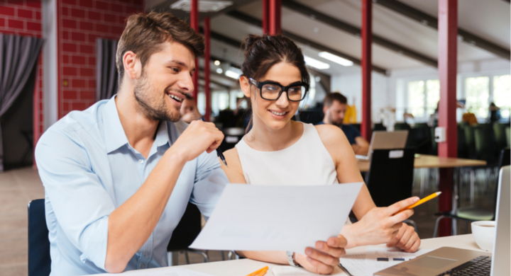 Séduire au travail : Les règles à suivre et à éviter