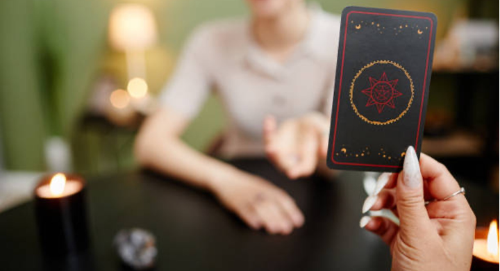 Les tirages de tarot pour mieux comprendre les blocages dans votre relation amoureuse